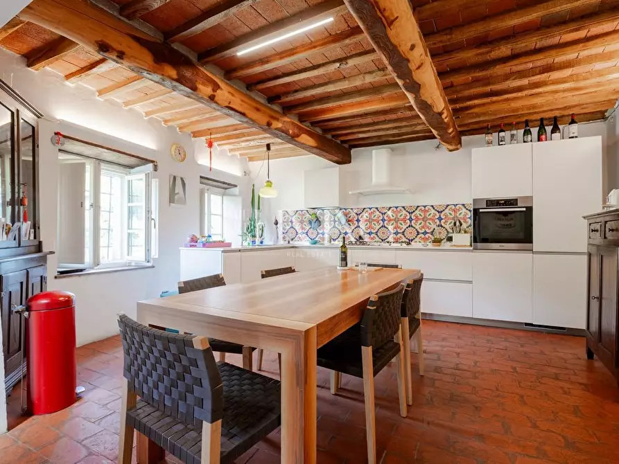 Immagine 6 di Casa colonica in vendita  a Lucca