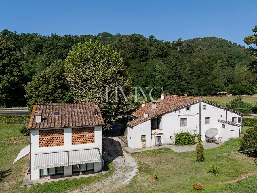 Immagine 31 di Casa colonica in vendita  a Lucca