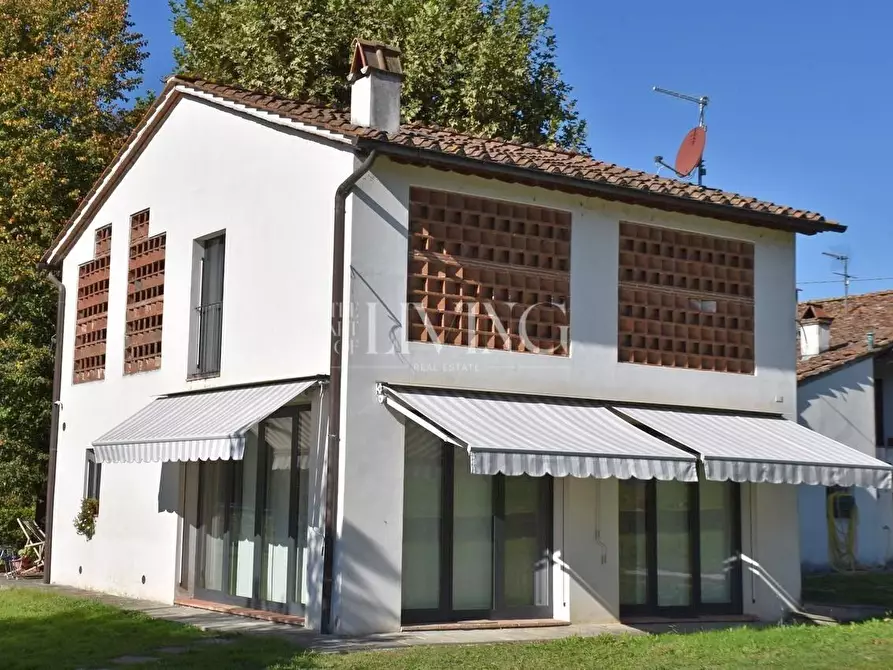 Immagine 42 di Casa colonica in vendita  a Lucca