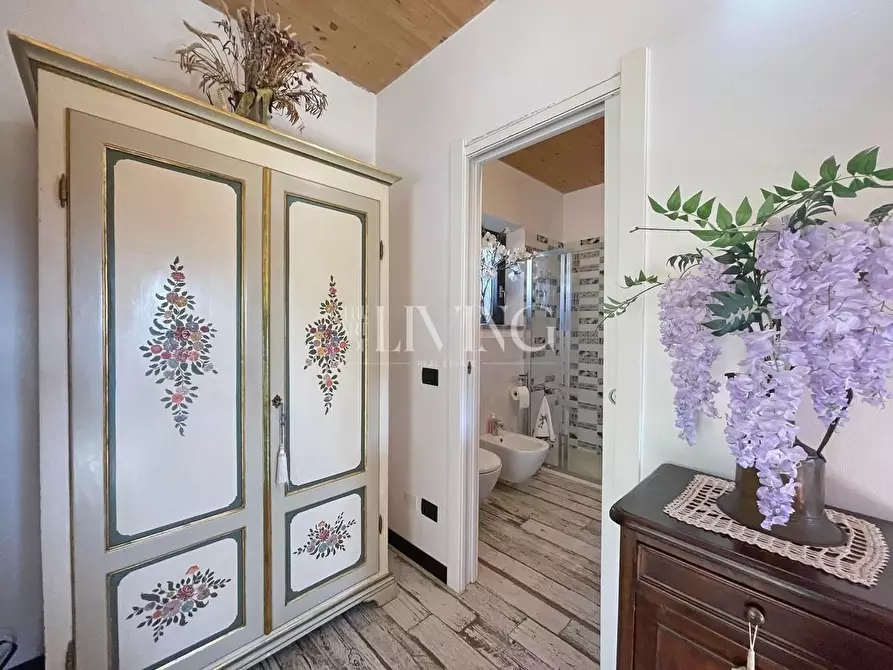 Immagine 56 di Casa colonica in vendita  a Lucca