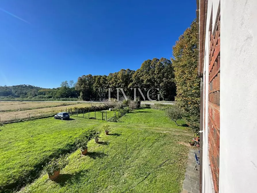 Immagine 62 di Casa colonica in vendita  a Lucca
