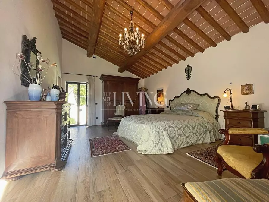 Immagine 61 di Casa colonica in vendita  a Lucca