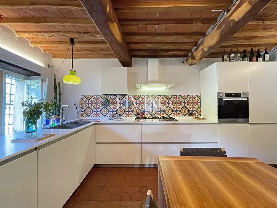 Immagine 12 di Casa colonica in vendita  a Lucca