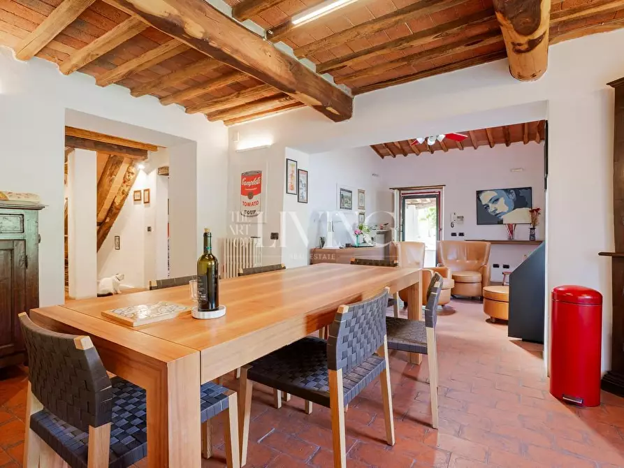 Immagine 4 di Casa colonica in vendita  a Lucca