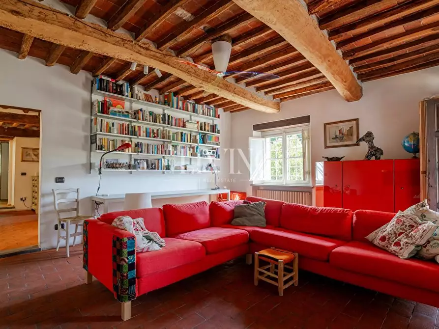 Immagine 8 di Casa colonica in vendita  a Lucca