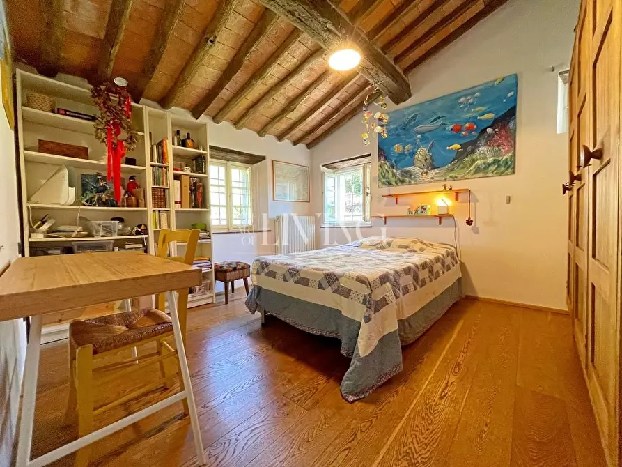 Immagine 16 di Casa colonica in vendita  a Lucca