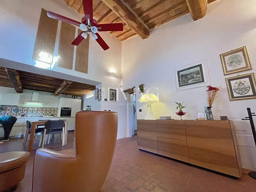 Immagine 4 di Casa colonica in vendita  a Lucca