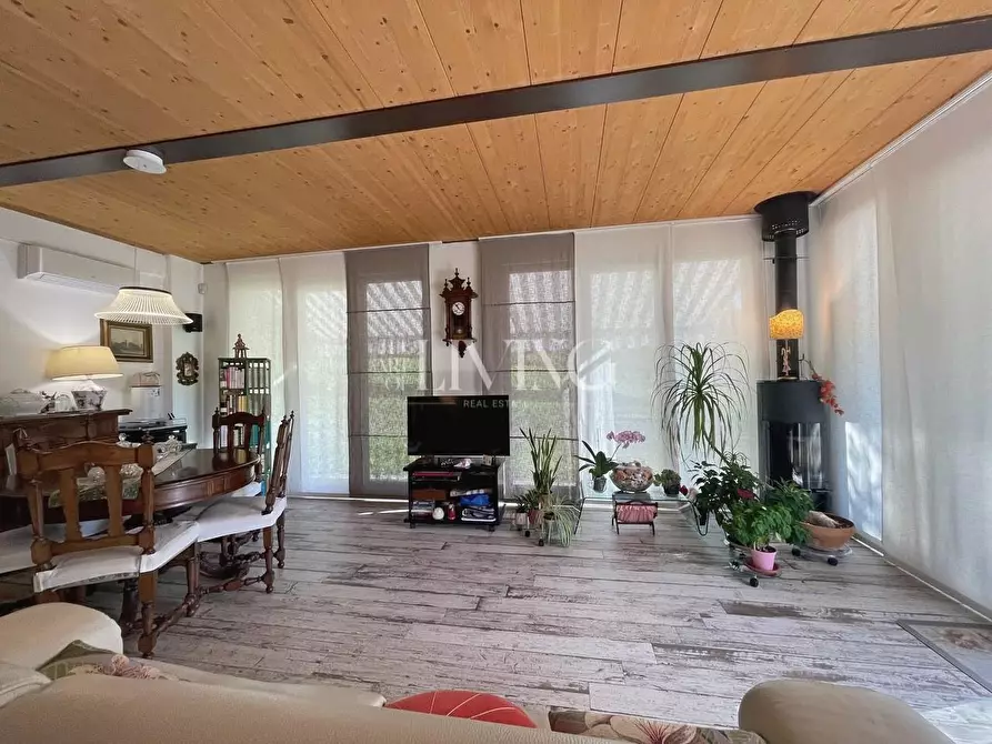 Immagine 50 di Casa colonica in vendita  a Lucca