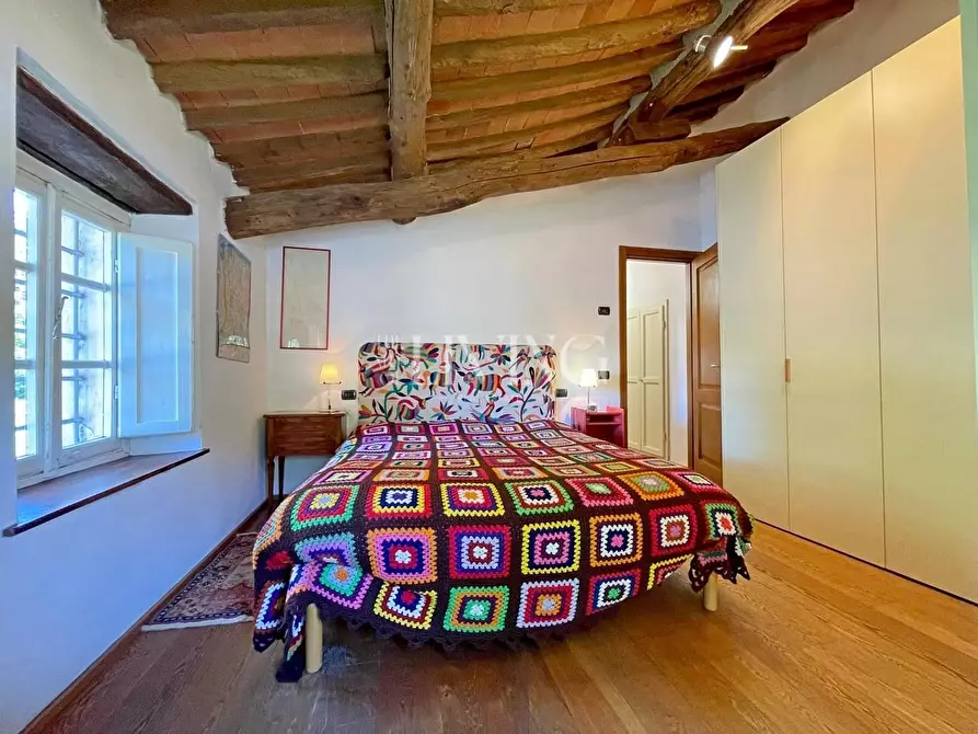 Immagine 19 di Casa colonica in vendita  a Lucca