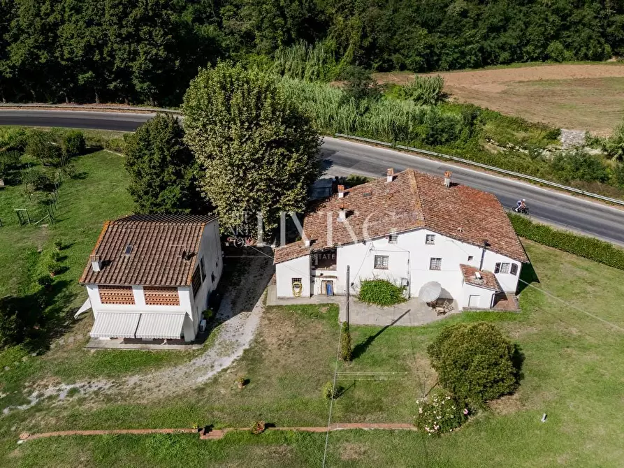 Immagine 30 di Casa colonica in vendita  a Lucca
