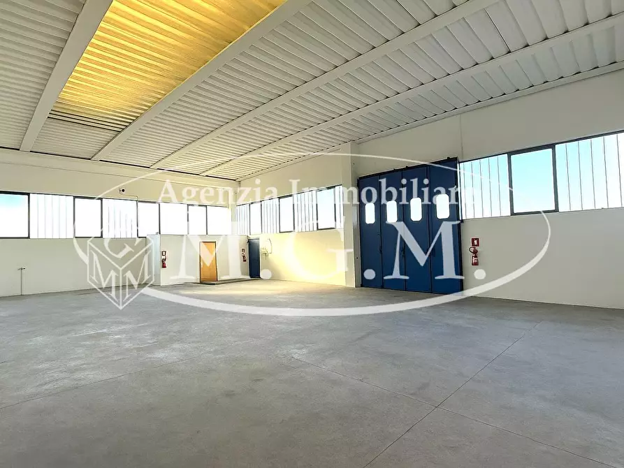 Immagine 9 di Attività artigianale in vendita  a Calcinaia