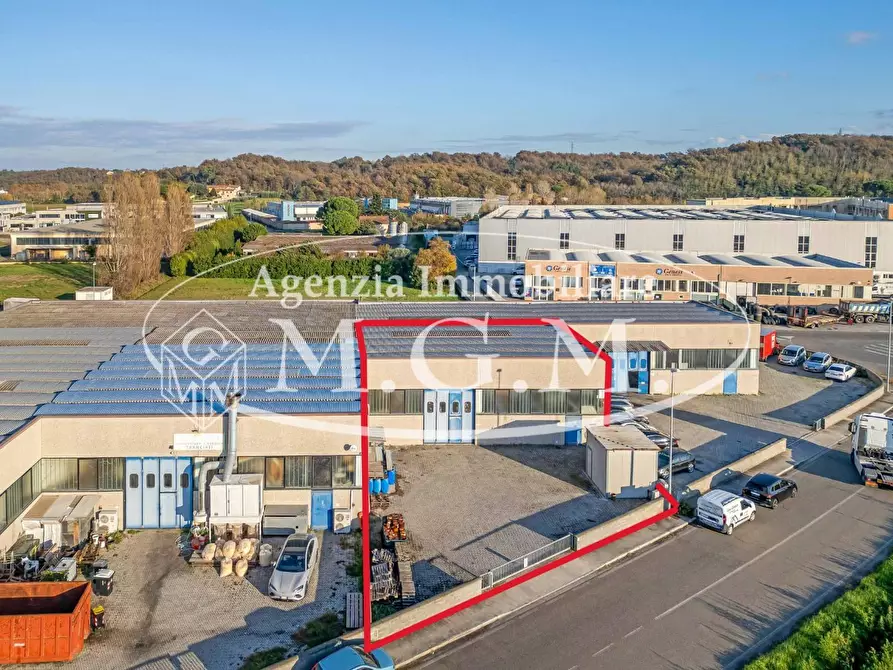 Immagine 4 di Attività artigianale in vendita  a Calcinaia