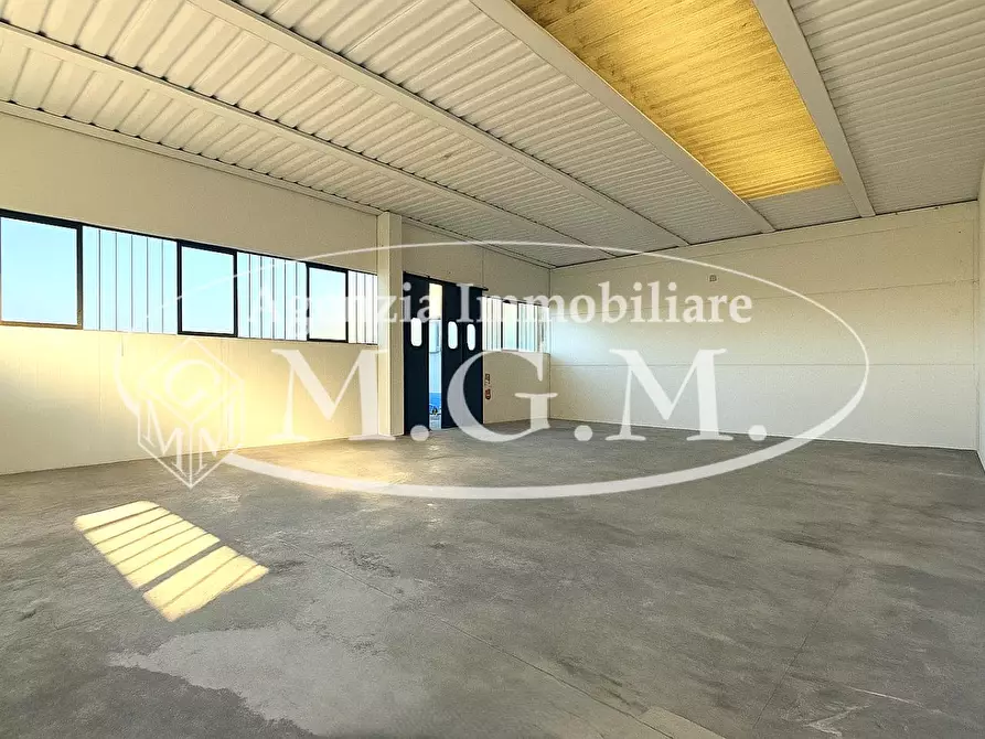 Immagine 8 di Attività artigianale in vendita  a Calcinaia