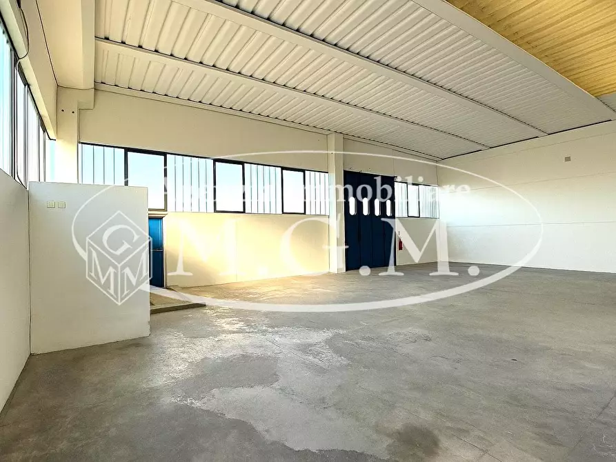 Immagine 7 di Attività artigianale in vendita  a Calcinaia