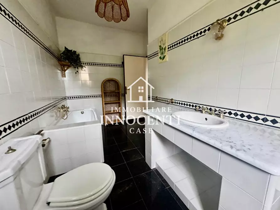 Immagine 25 di Casa bifamiliare in vendita  a Montignoso