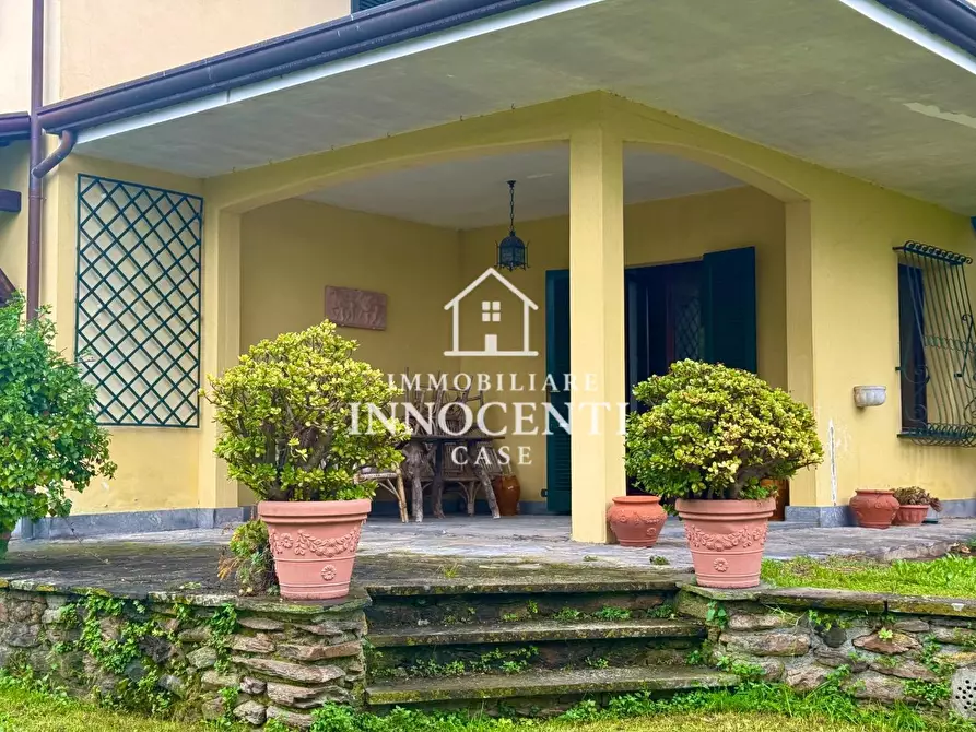 Immagine 2 di Casa bifamiliare in vendita  a Montignoso