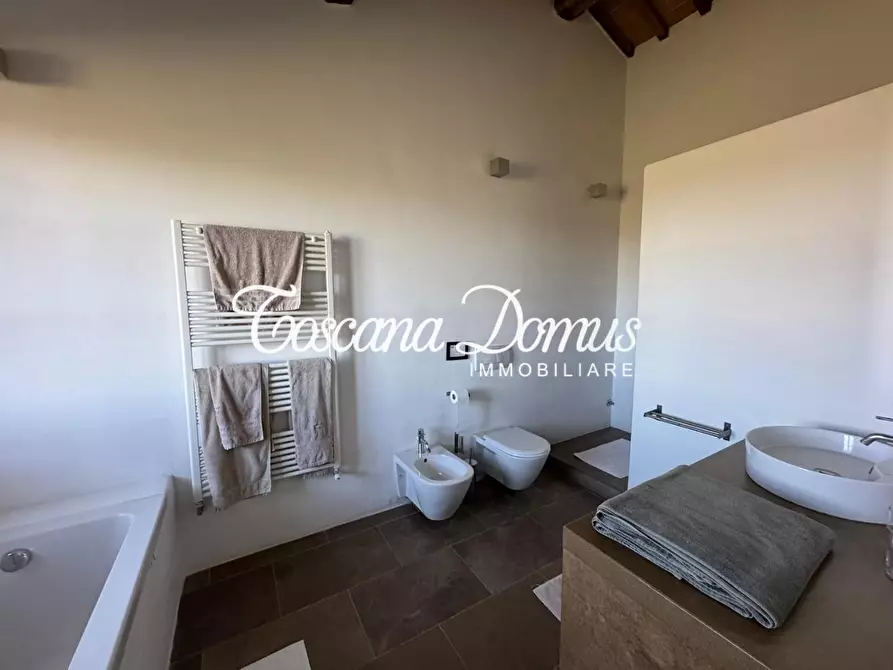 Immagine 37 di Casa colonica in vendita  a Asciano