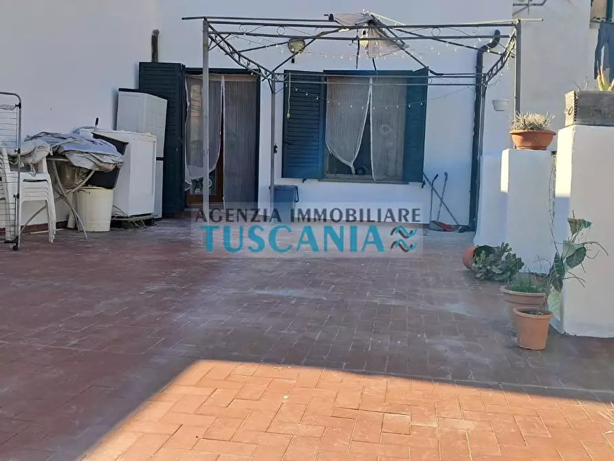 Immagine 2 di Appartamento in vendita  a Cecina
