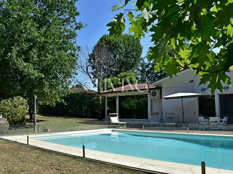 Immagine 36 di Villa in vendita  a Lucca