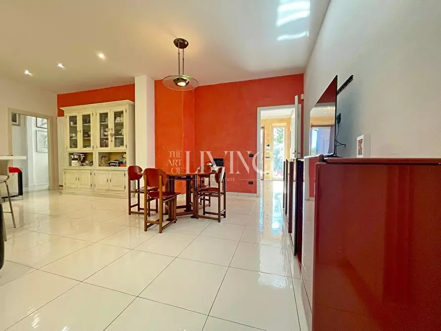 Immagine 12 di Villa in vendita  a Lucca