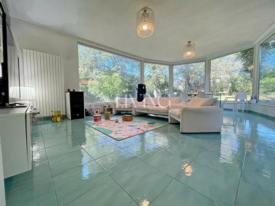 Immagine 1 di Villa in vendita  a Lucca