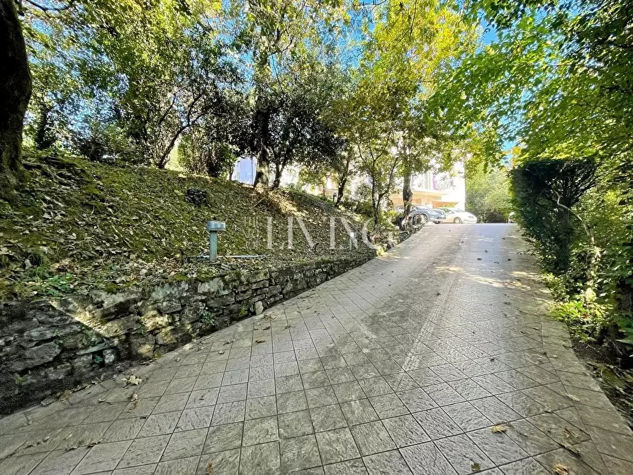 Immagine 33 di Villa in vendita  a Lucca