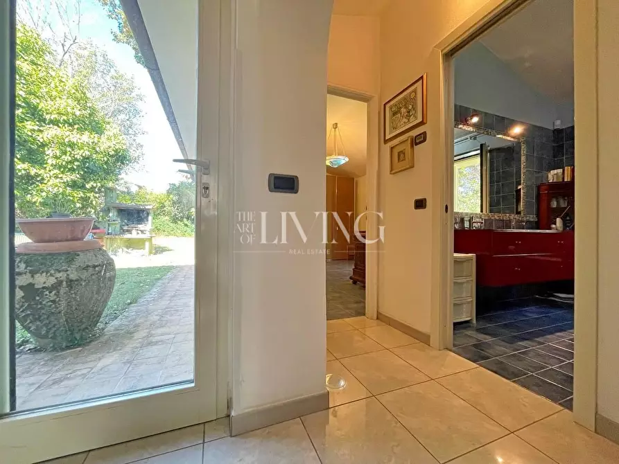 Immagine 26 di Villa in vendita  a Lucca