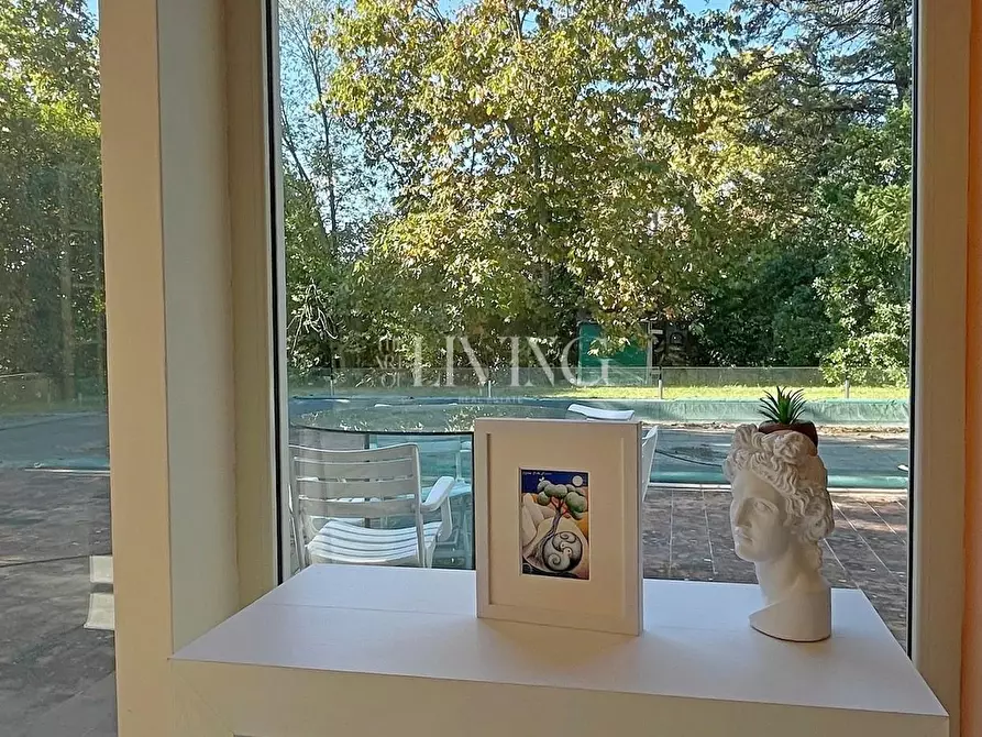 Immagine 4 di Villa in vendita  a Lucca