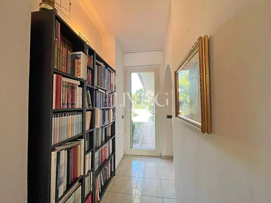 Immagine 29 di Villa in vendita  a Lucca