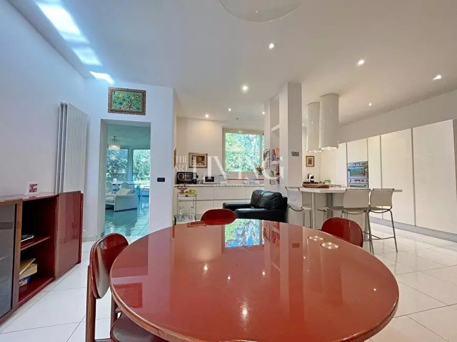 Immagine 13 di Villa in vendita  a Lucca