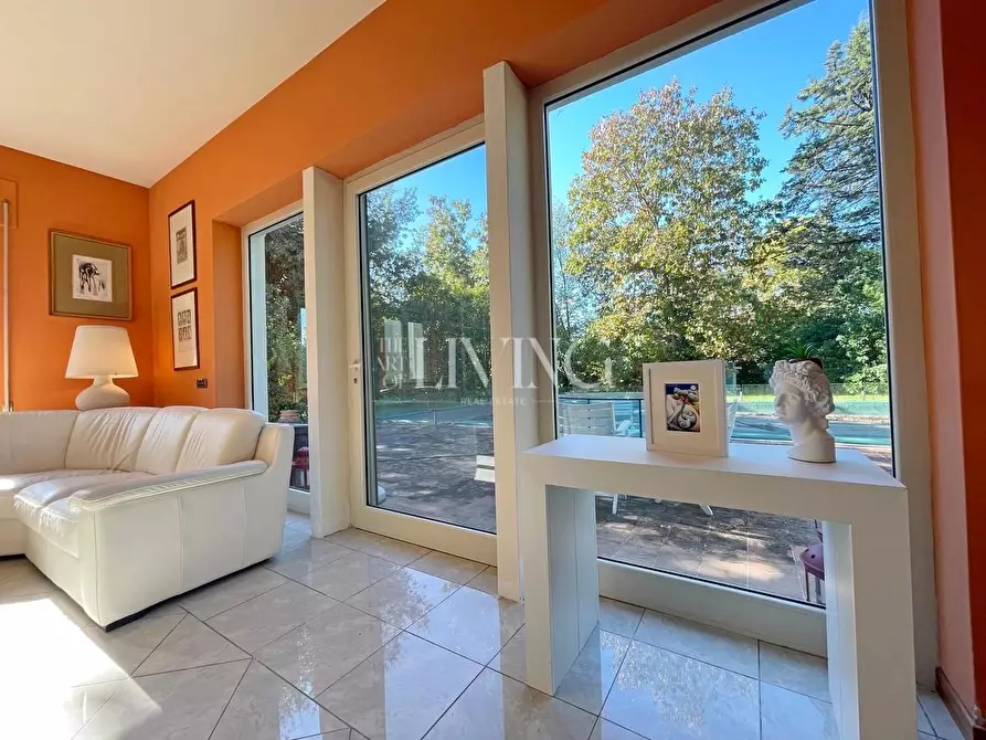 Immagine 8 di Villa in vendita  a Lucca