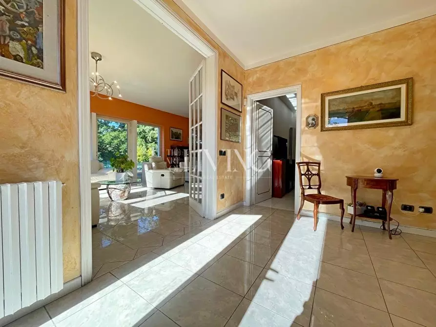Immagine 10 di Villa in vendita  a Lucca