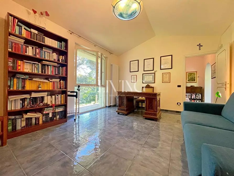 Immagine 23 di Villa in vendita  a Lucca