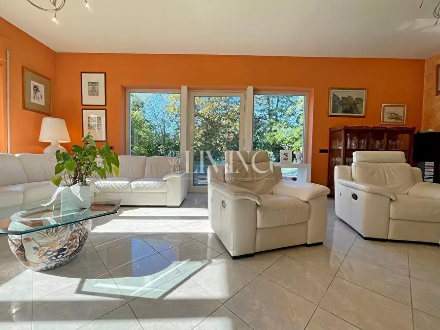 Immagine 9 di Villa in vendita  a Lucca