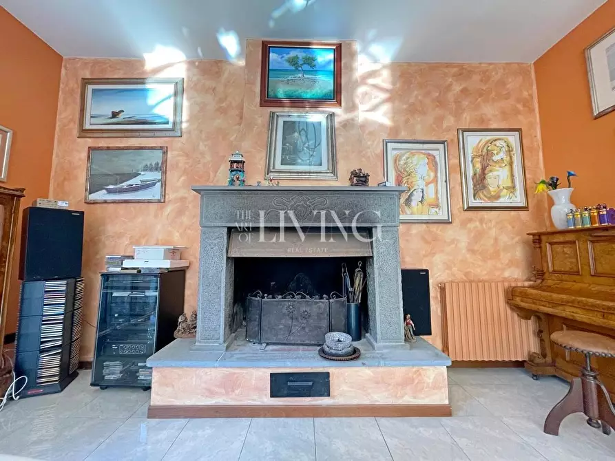 Immagine 5 di Villa in vendita  a Lucca