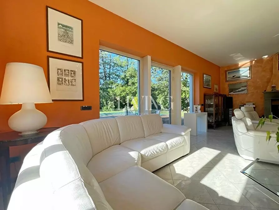 Immagine 7 di Villa in vendita  a Lucca