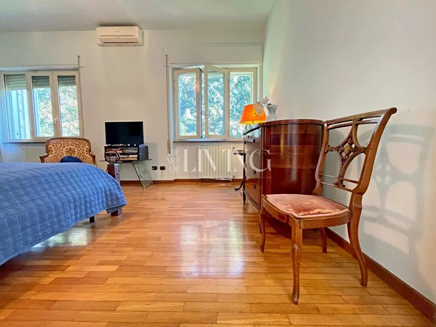 Immagine 17 di Villa in vendita  a Lucca