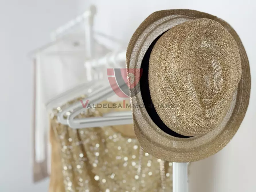 Immagine 13 di Appartamento in vendita  a Colle Di Val D'elsa