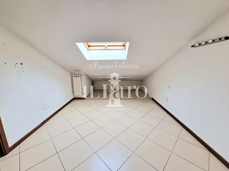 Immagine 16 di Appartamento in vendita  a Campi Bisenzio