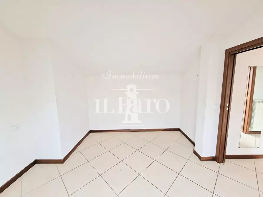 Immagine 14 di Appartamento in vendita  a Campi Bisenzio