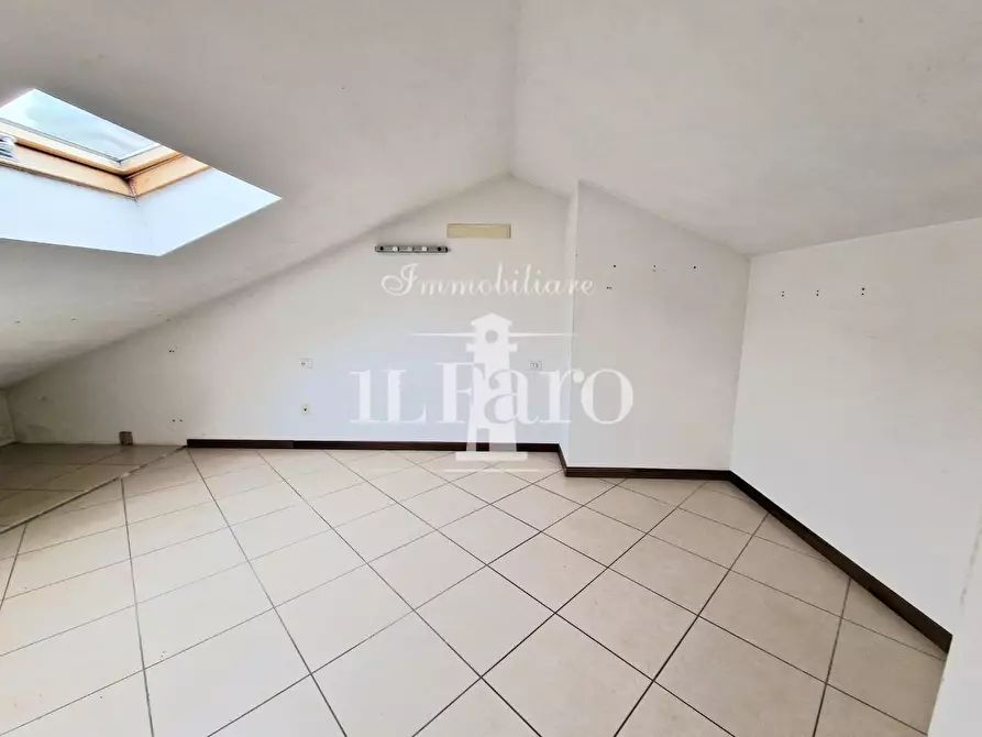 Immagine 13 di Appartamento in vendita  a Campi Bisenzio