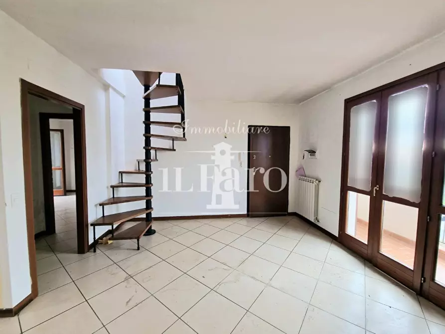 Immagine 2 di Appartamento in vendita  a Campi Bisenzio