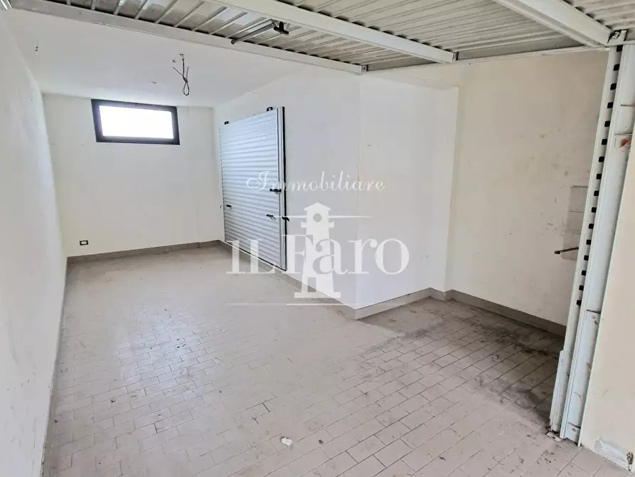 Immagine 23 di Appartamento in vendita  a Campi Bisenzio