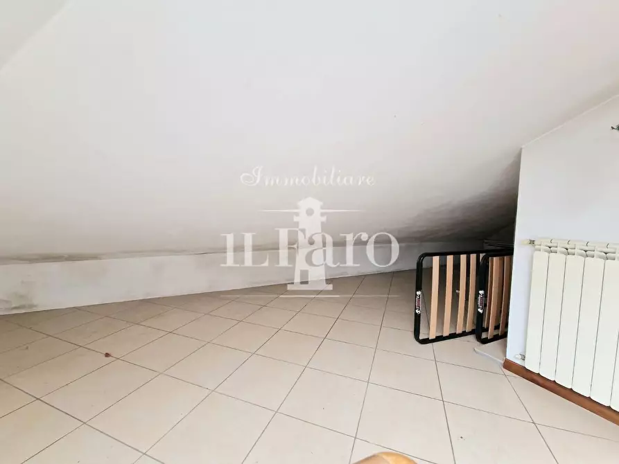 Immagine 17 di Appartamento in vendita  a Campi Bisenzio