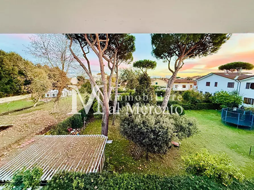 Immagine 41 di Villetta a schiera in vendita  a Viareggio