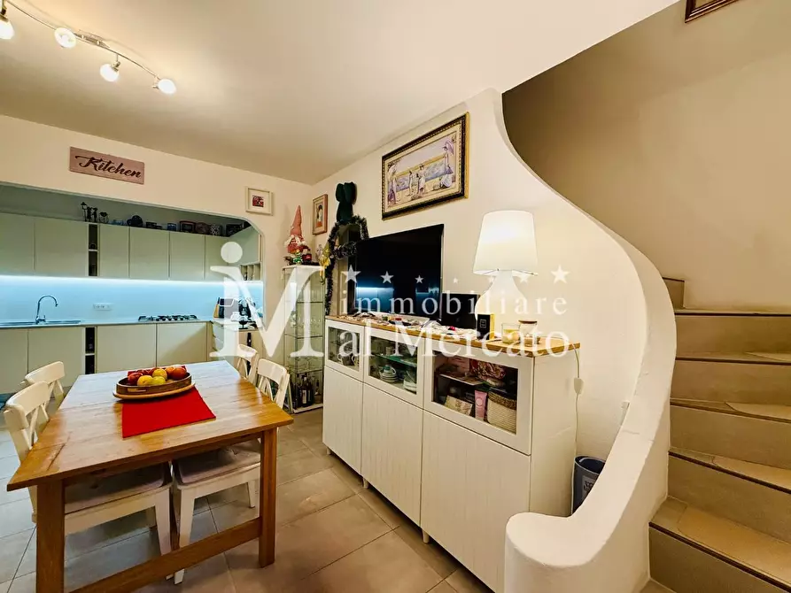 Immagine 11 di Villetta a schiera in vendita  a Viareggio