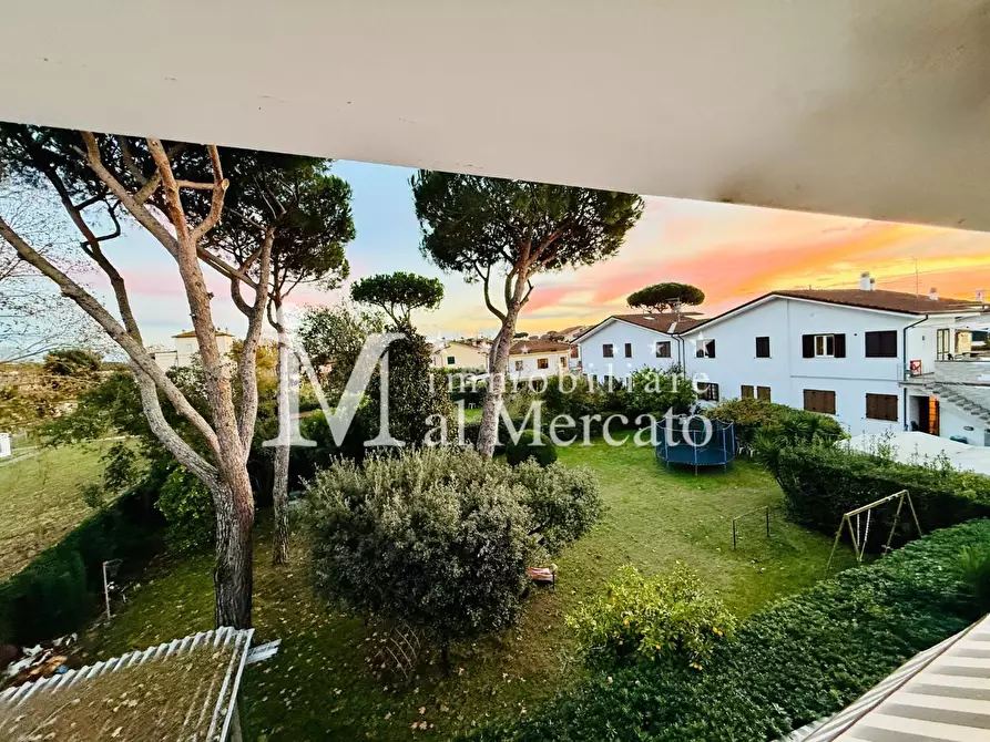 Immagine 42 di Villetta a schiera in vendita  a Viareggio