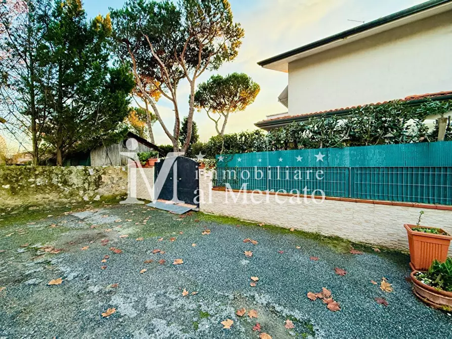 Immagine 4 di Villetta a schiera in vendita  a Viareggio