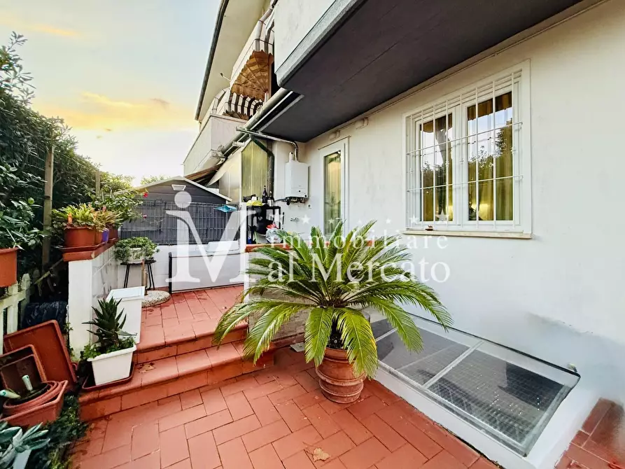 Immagine 6 di Villetta a schiera in vendita  a Viareggio