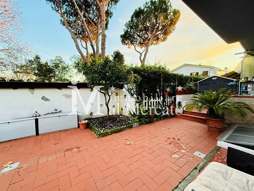 Immagine 5 di Villetta a schiera in vendita  a Viareggio